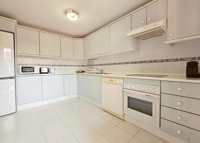 La Casita De Monte Biarritz By Lica Alpehytte Estepona